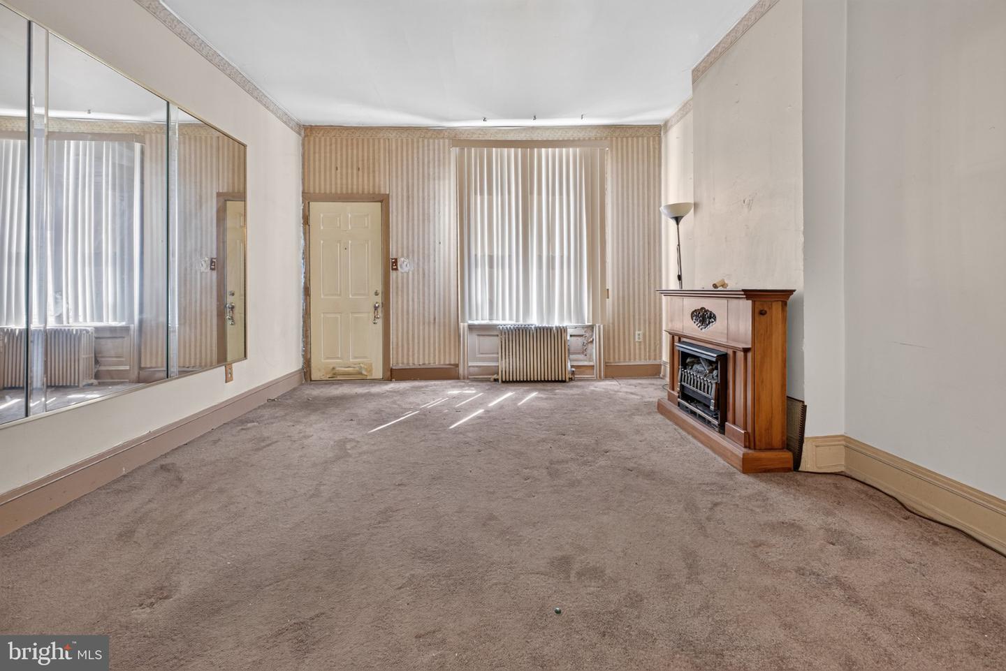 1718 N Hollywood St Property Photo 2