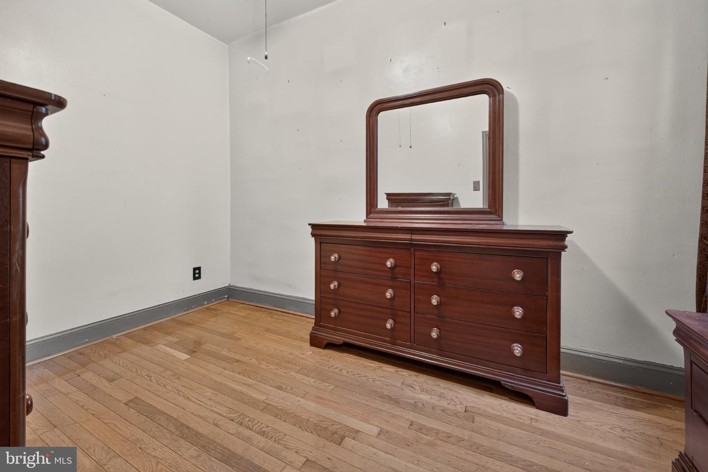 1718 N Hollywood St Property Photo 9