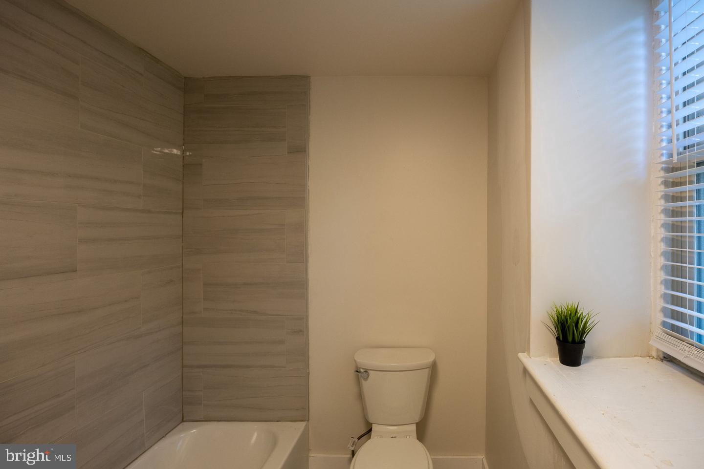 6649 Blakemore St #4 Property Photo 4