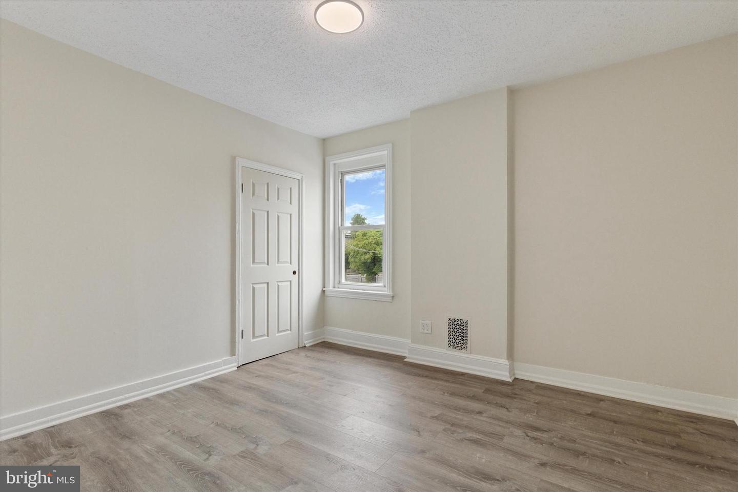 511 Conarroe St Property Photo 6