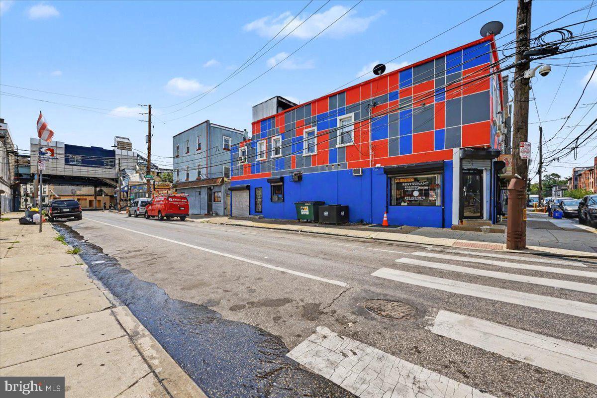 2263 - 2265 N Howard St Property Photo 4