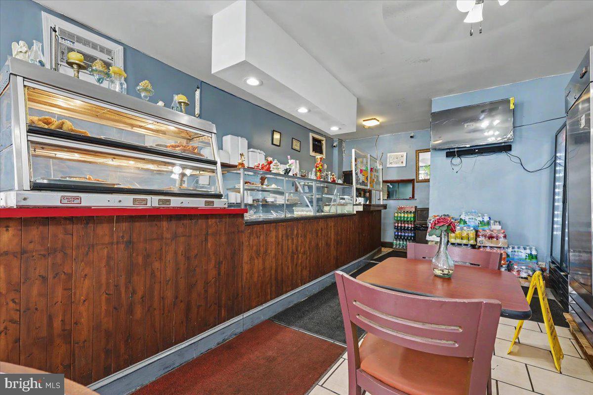 2263 - 2265 N Howard St Property Photo 12