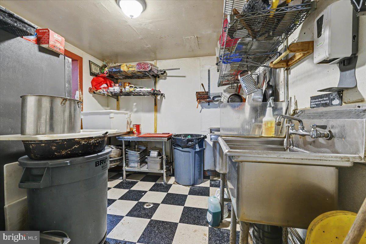 2263 - 2265 N Howard St Property Photo 24