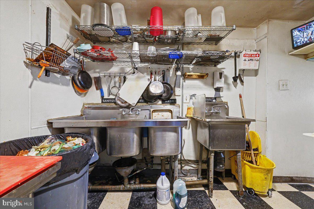 2263 - 2265 N Howard St Property Photo 30