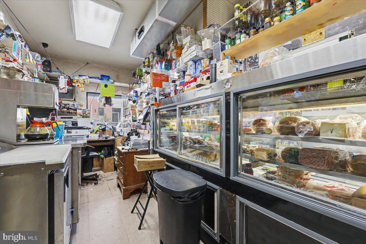 2263 - 2265 N Howard St Property Photo 31