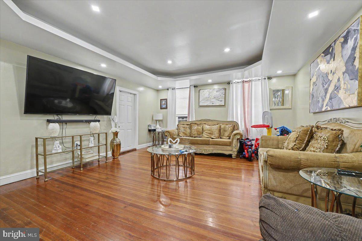 2263 - 2265 N Howard St Property Photo 52