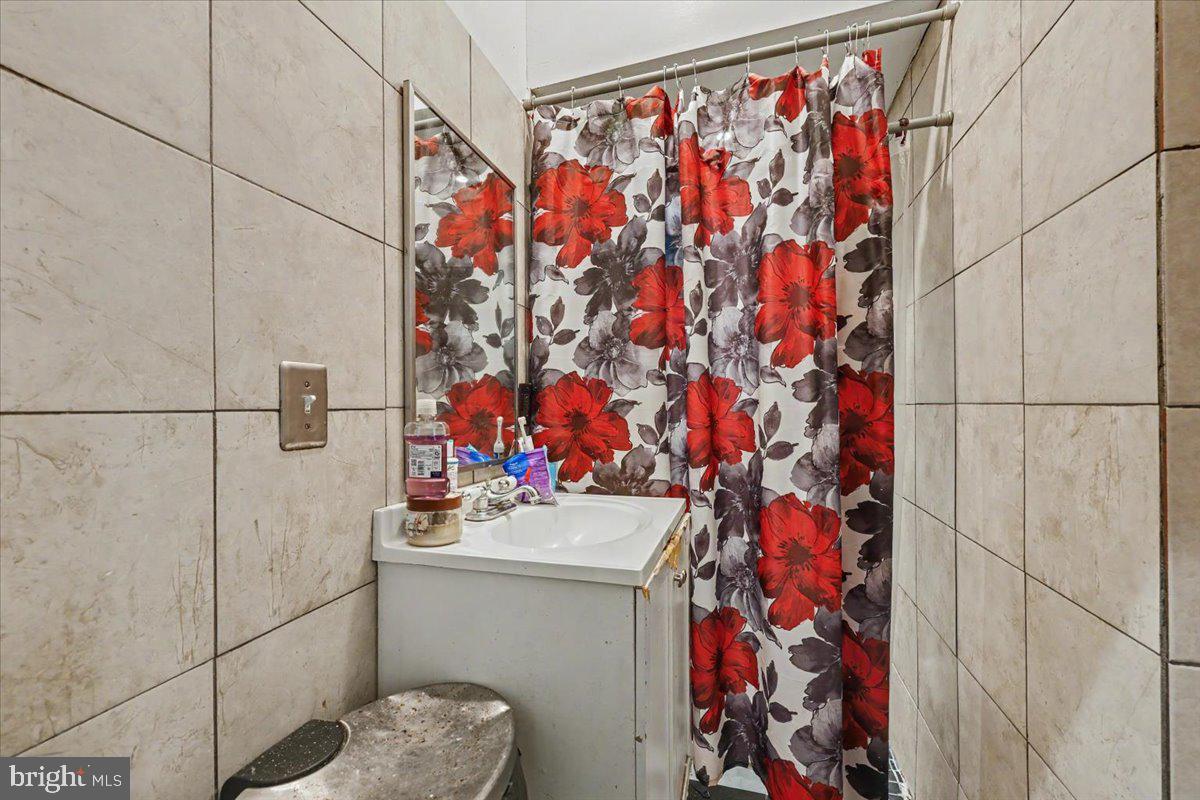 2263 - 2265 N Howard St Property Photo 54