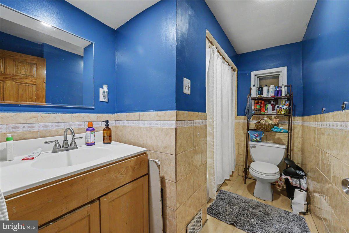 2263 - 2265 N Howard St Property Photo 55