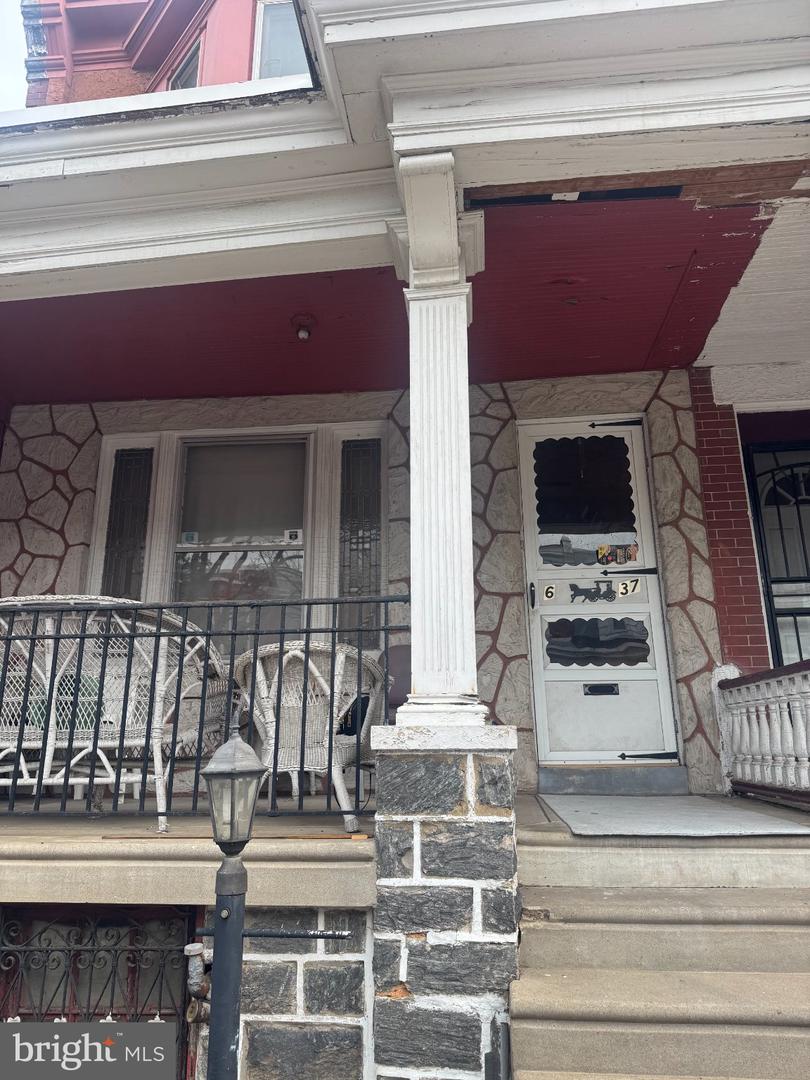 6137 Irving St Property Photo 1
