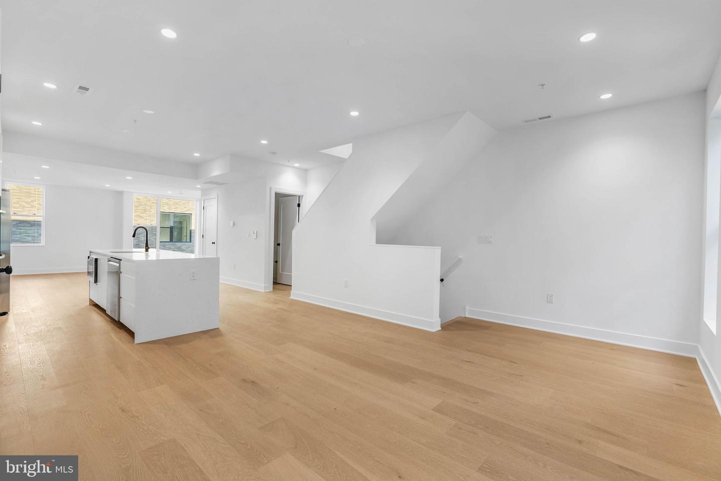 635 N 7th St #h2b Property Photo 2