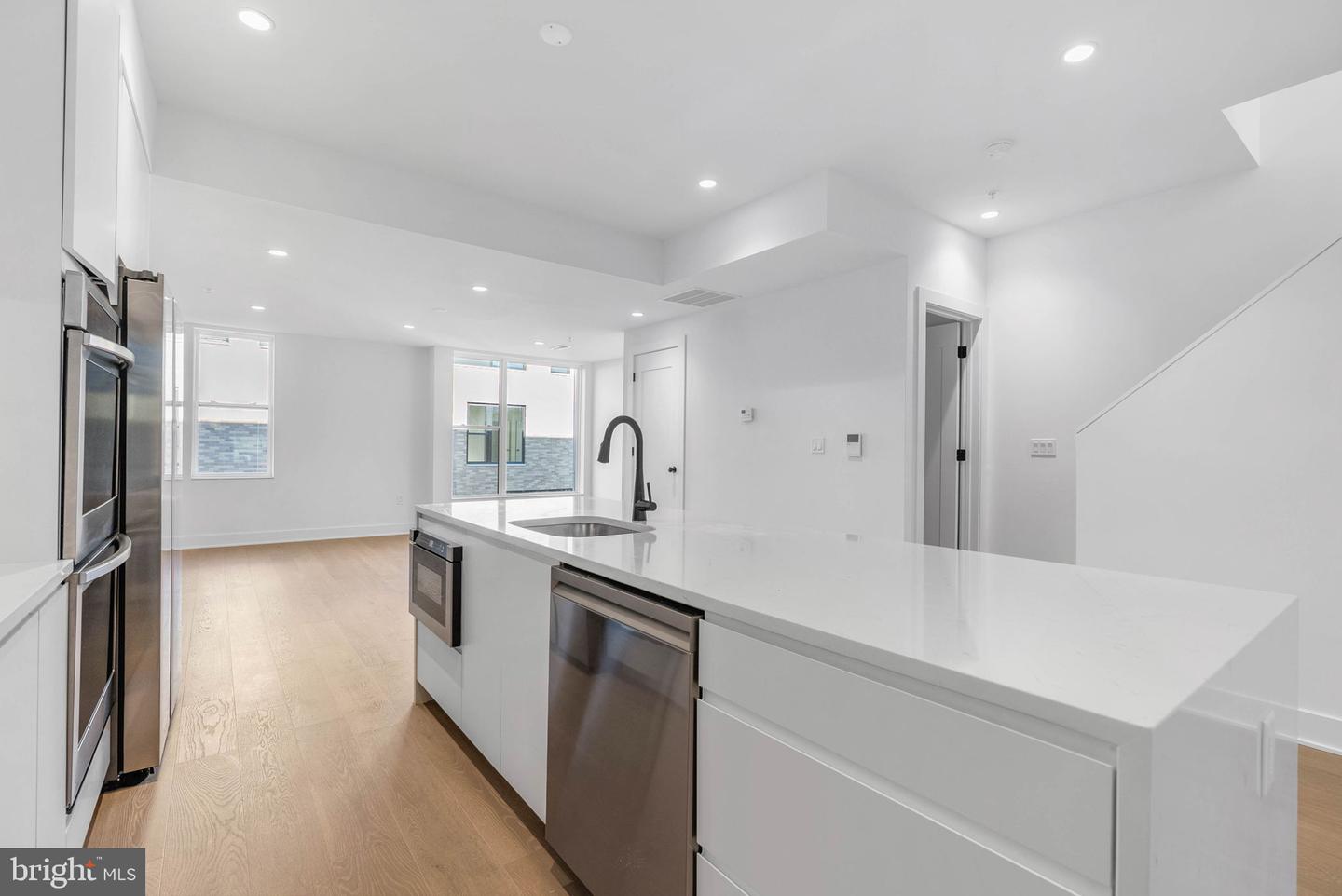 635 N 7th St #h2b Property Photo 6
