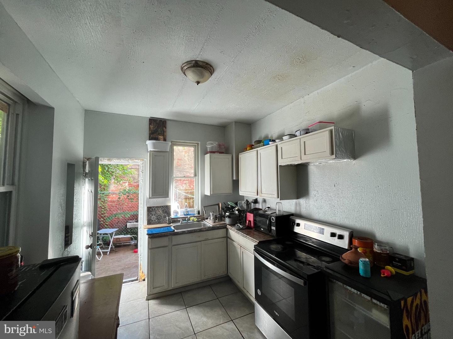 3918 Willow St Property Photo 5