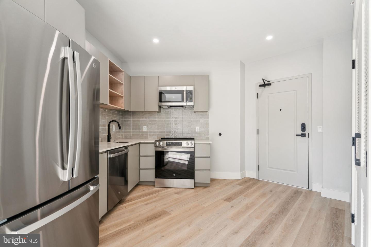 3748-9 Lancaster Ave #306 Property Photo 8