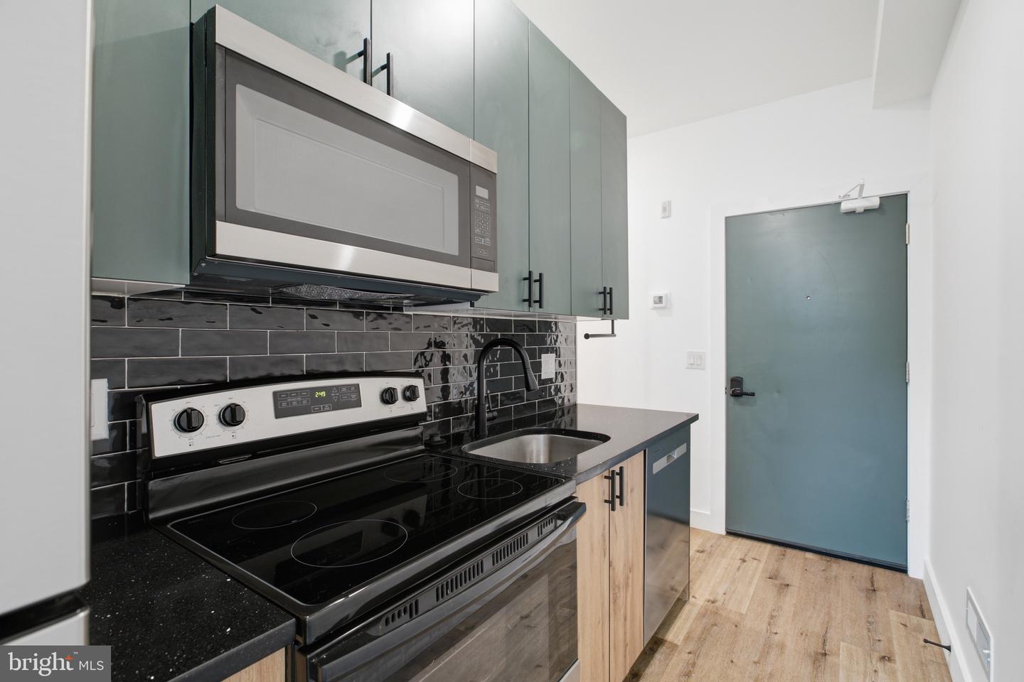 4243 Mantua Ave #b Property Photo 2