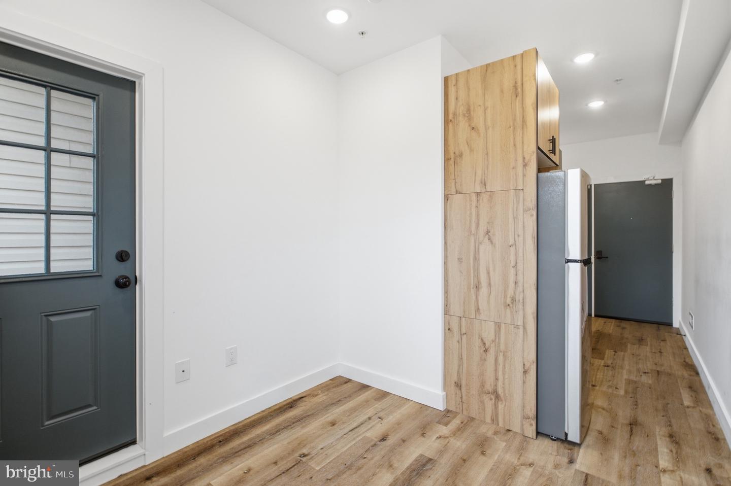 4243 Mantua Ave #b Property Photo 4