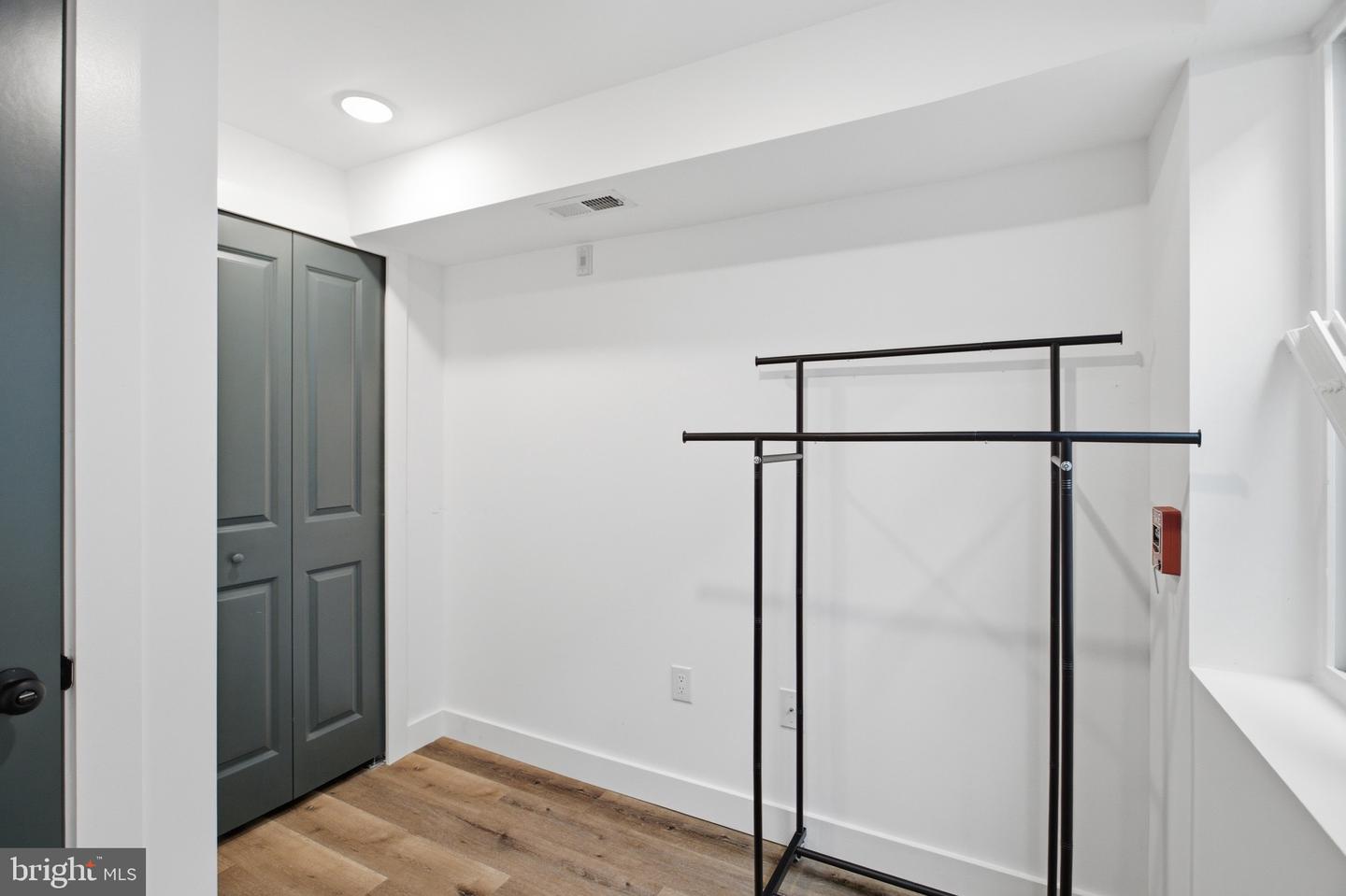 4243 Mantua Ave #b Property Photo 6