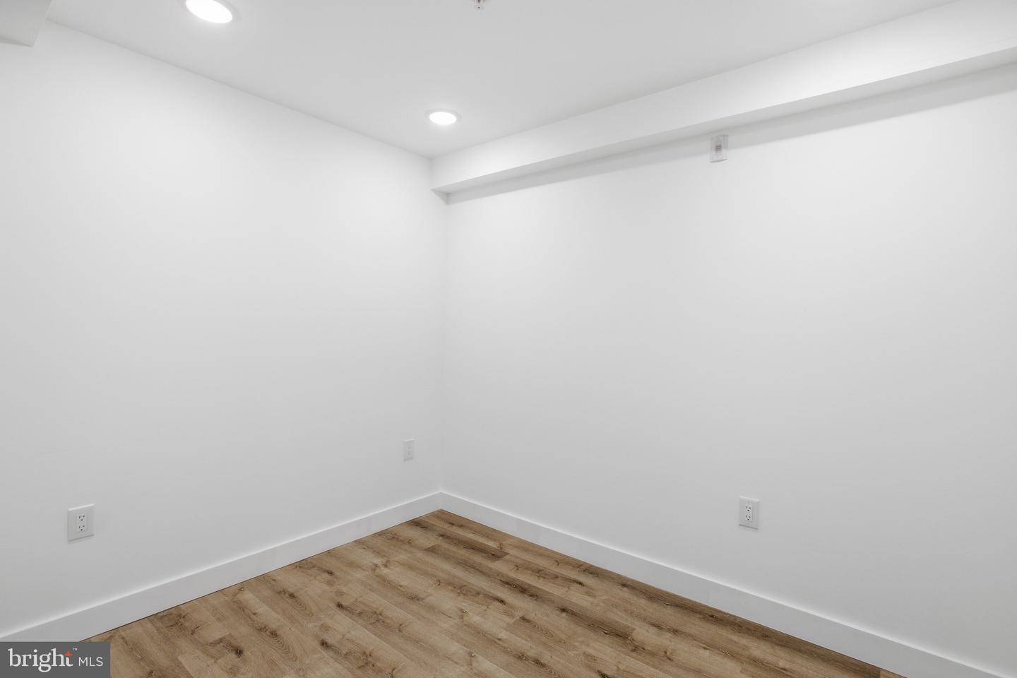 4243 Mantua Ave #b Property Photo 9