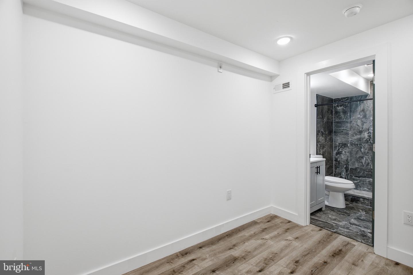 4243 Mantua Ave #b Property Photo 10