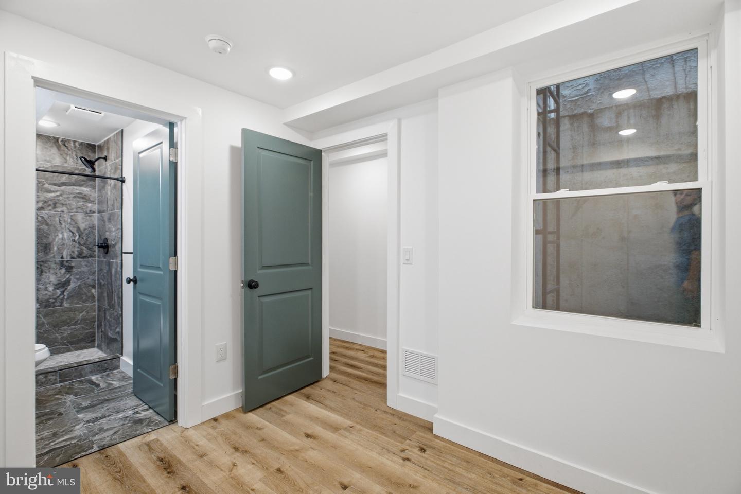 4243 Mantua Ave #b Property Photo 11