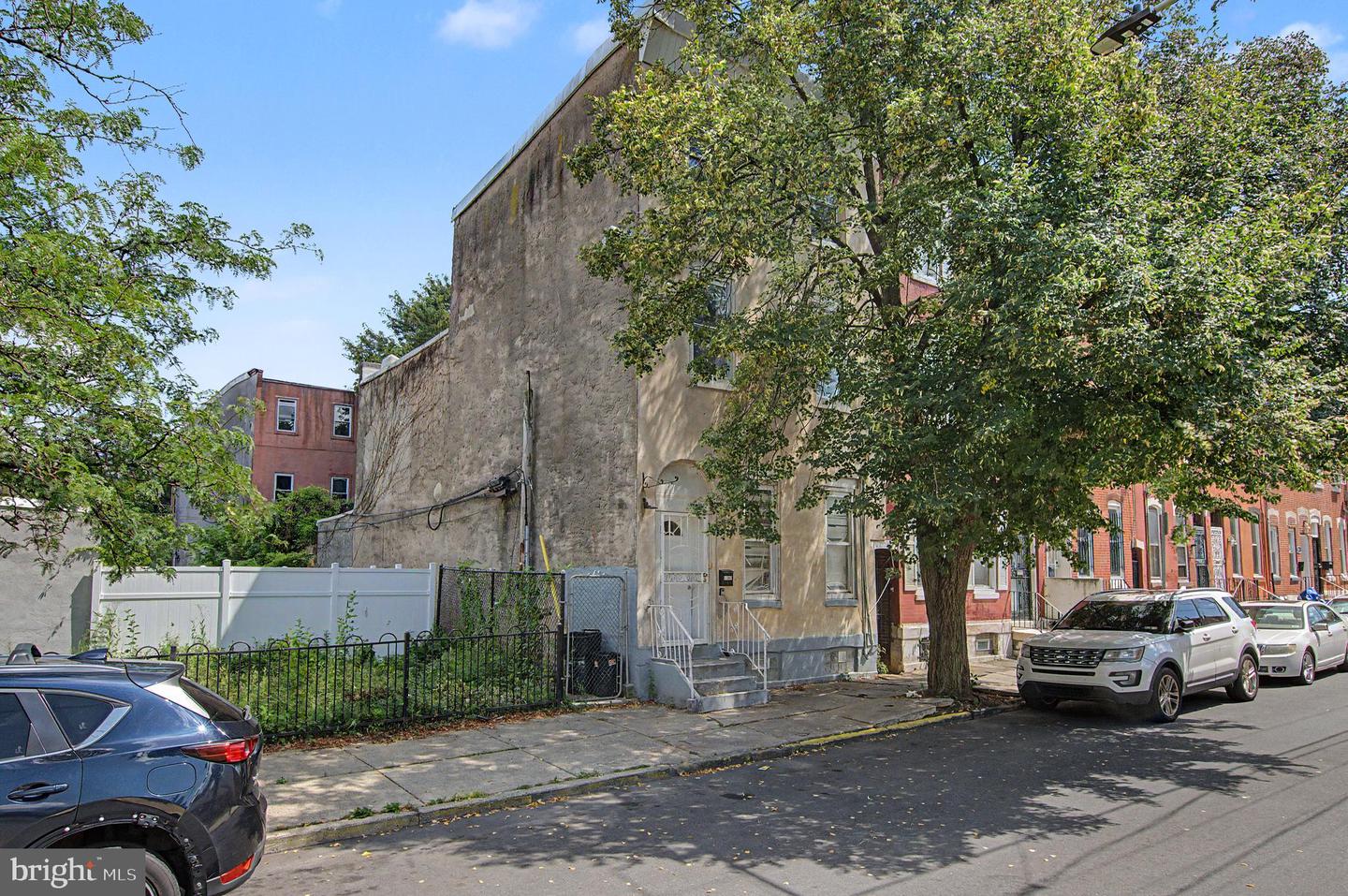 1547 N Bouvier St Property Photo 2