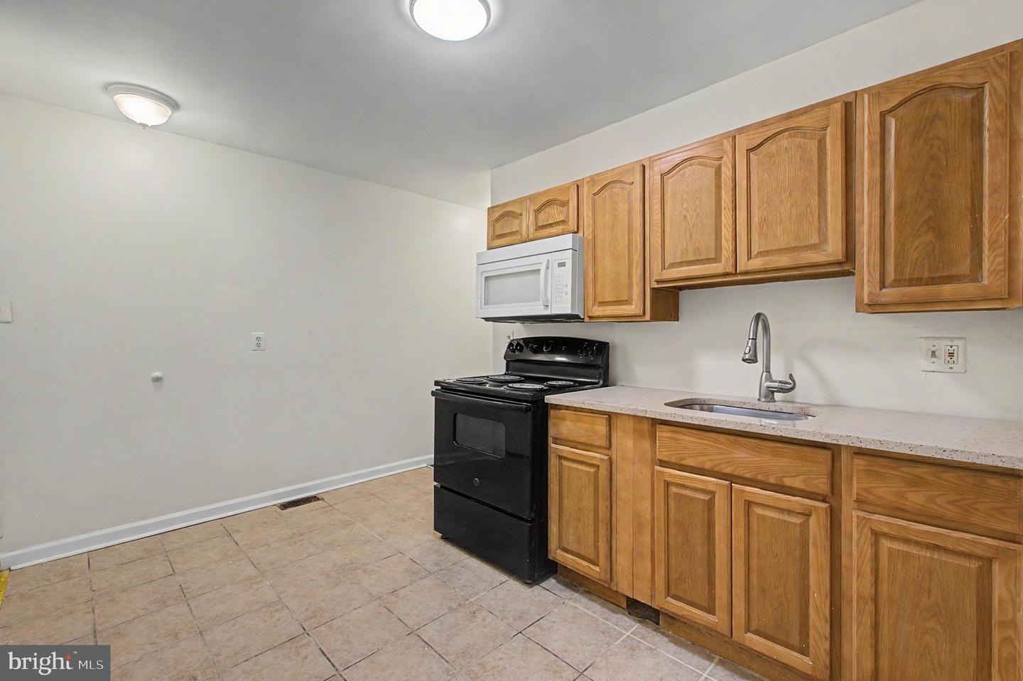 1547 N Bouvier St Property Photo 10