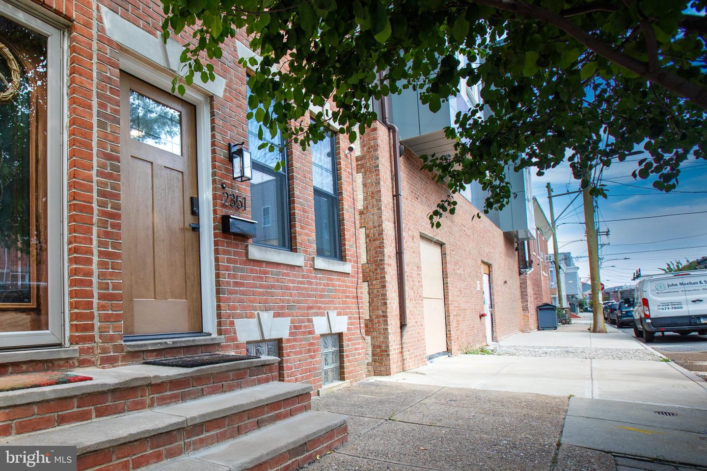 2351 E Hagert St Property Photo 37