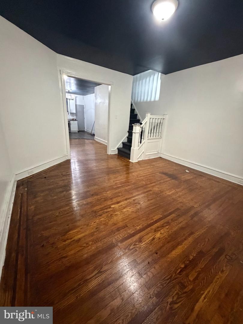 5622 Carpenter St Property Photo 3
