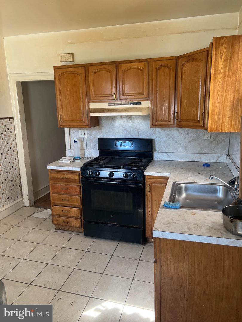 6879 Forrest Ave Property Photo 4