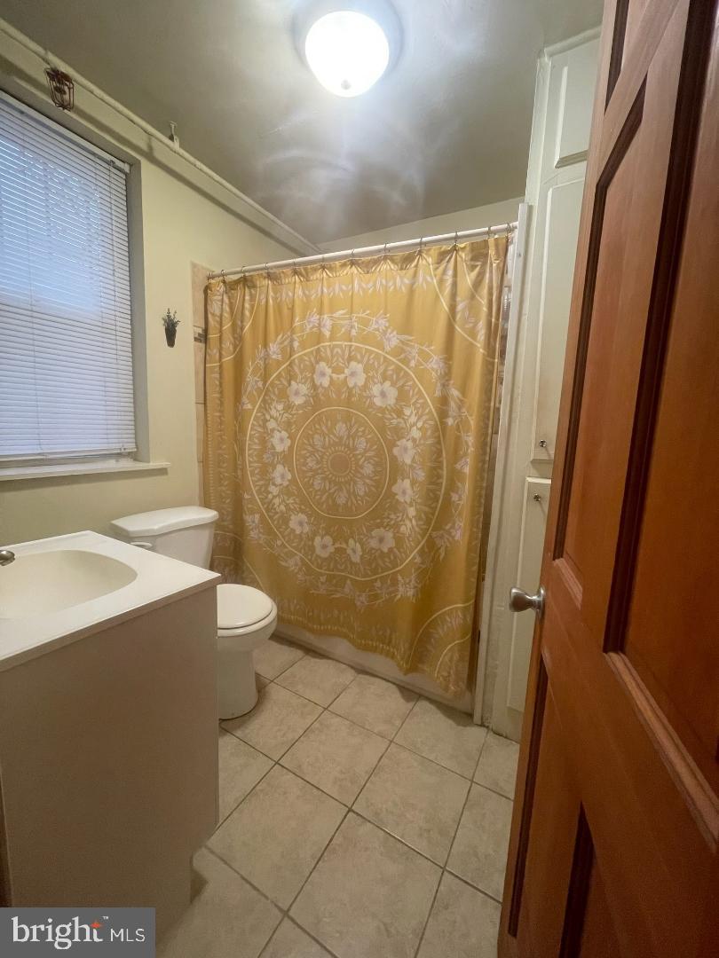 1523 Christian St #1f Property Photo 4