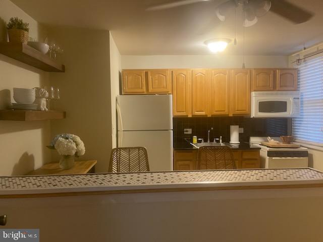 1523 Christian St #1f Property Photo 8
