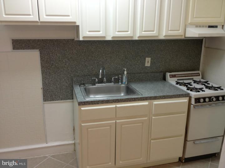 2055 E Rittenhouse St Property Photo 3