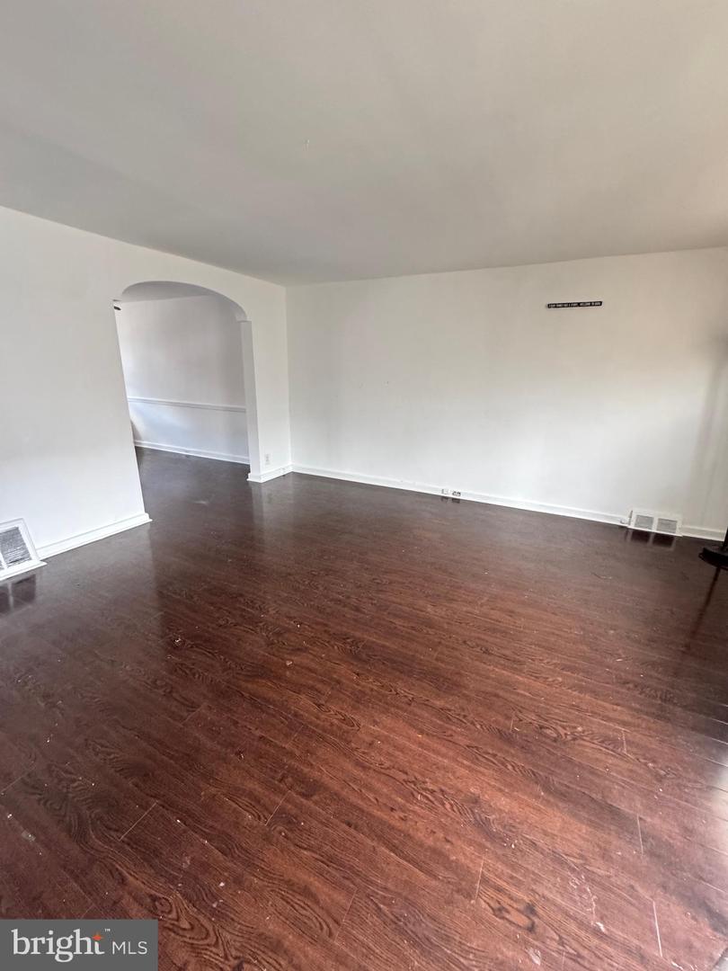 6724 Sylvester St Property Photo 2