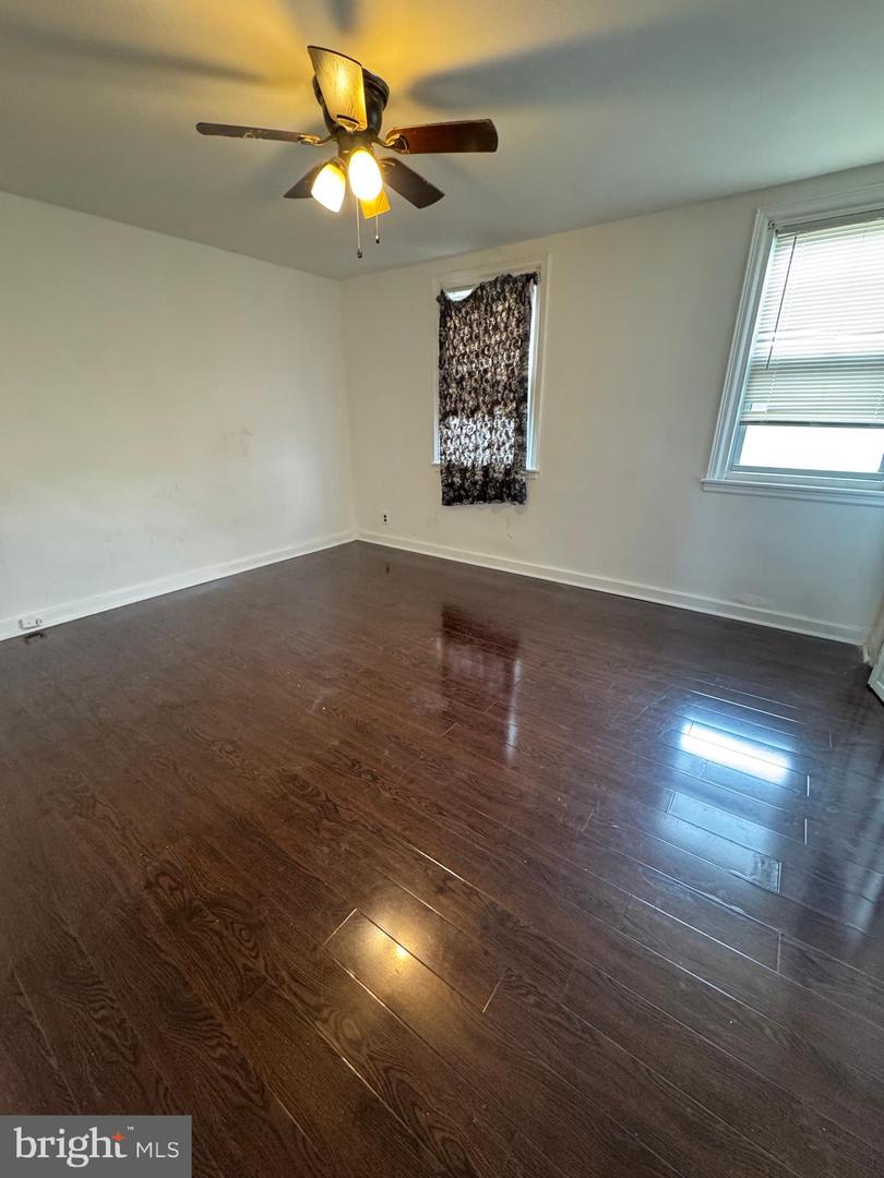 6724 Sylvester St Property Photo 3
