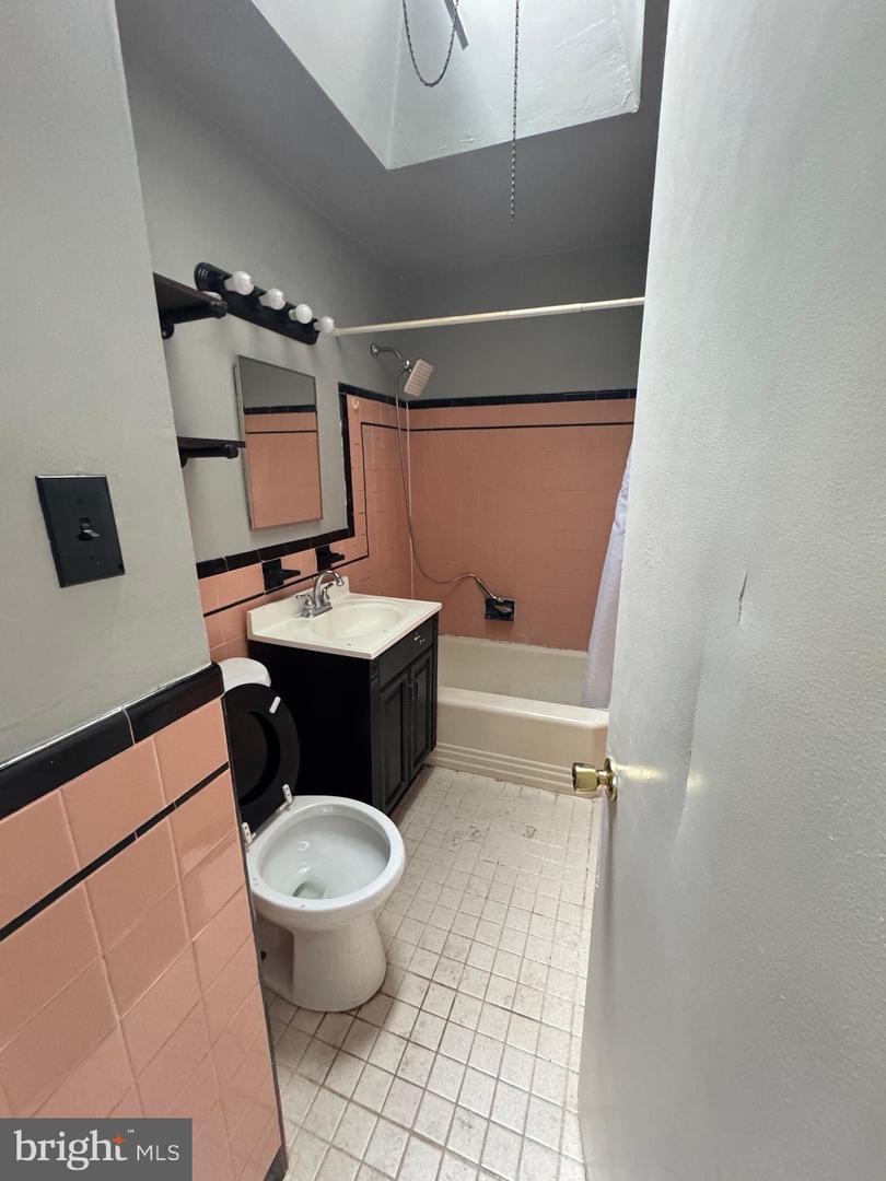 6724 Sylvester St Property Photo 6