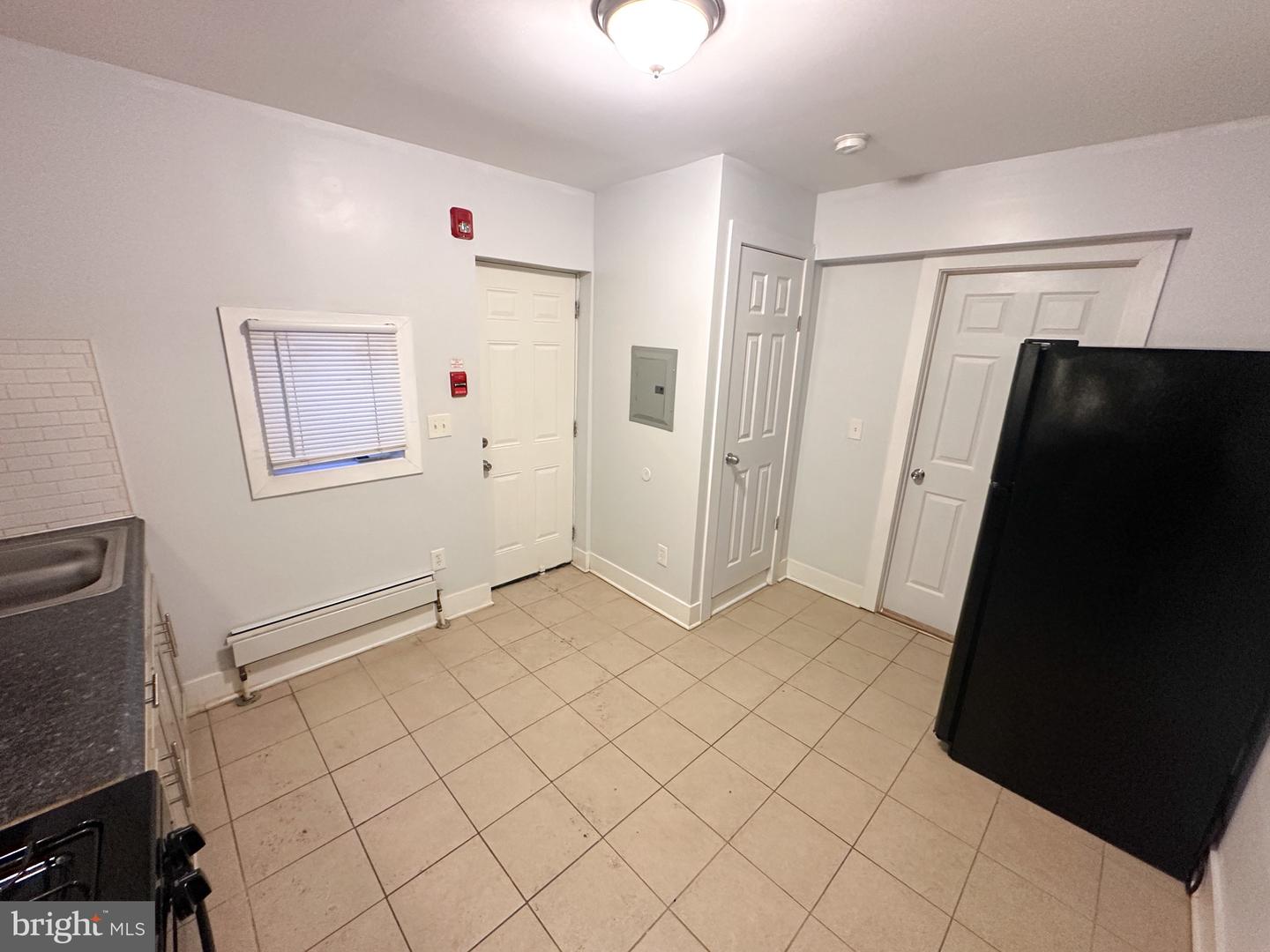 4722 Longshore Ave #1r Property Photo 3
