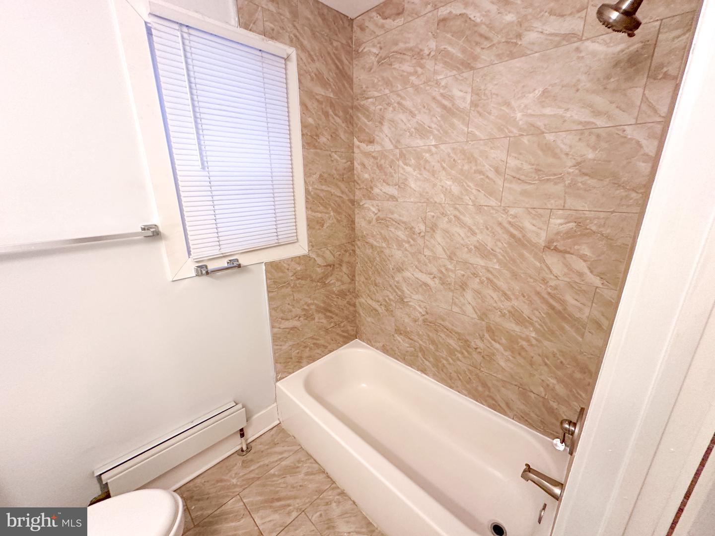 4722 Longshore Ave #1r Property Photo 5
