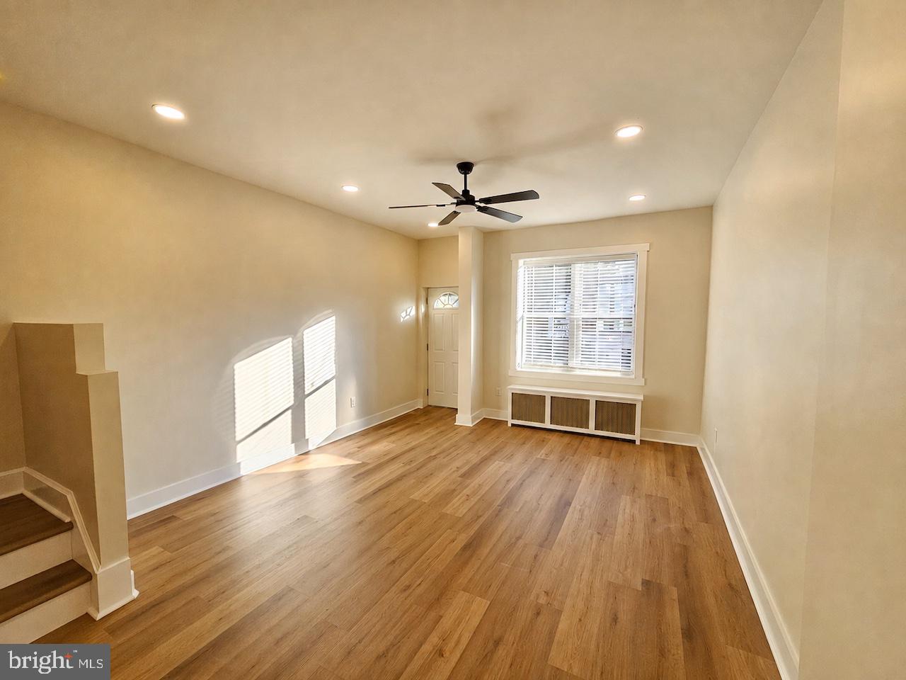 2525 E Madison St Property Photo 2