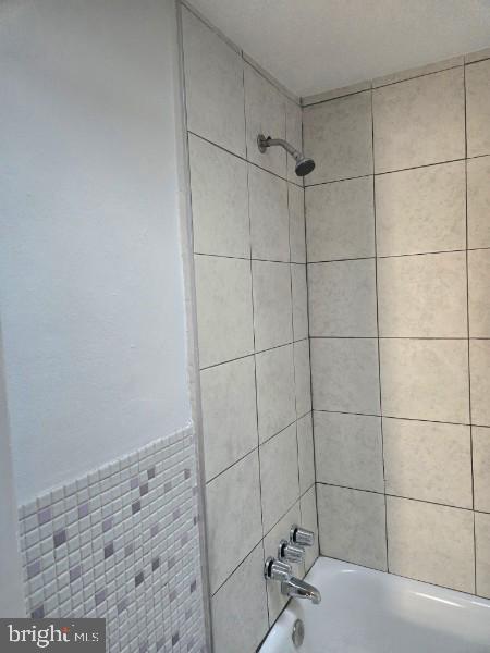 6826 Regent St Property Photo 8