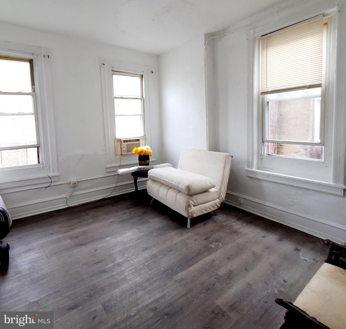 5502 W THOMPSON ST #B Property Photo 1