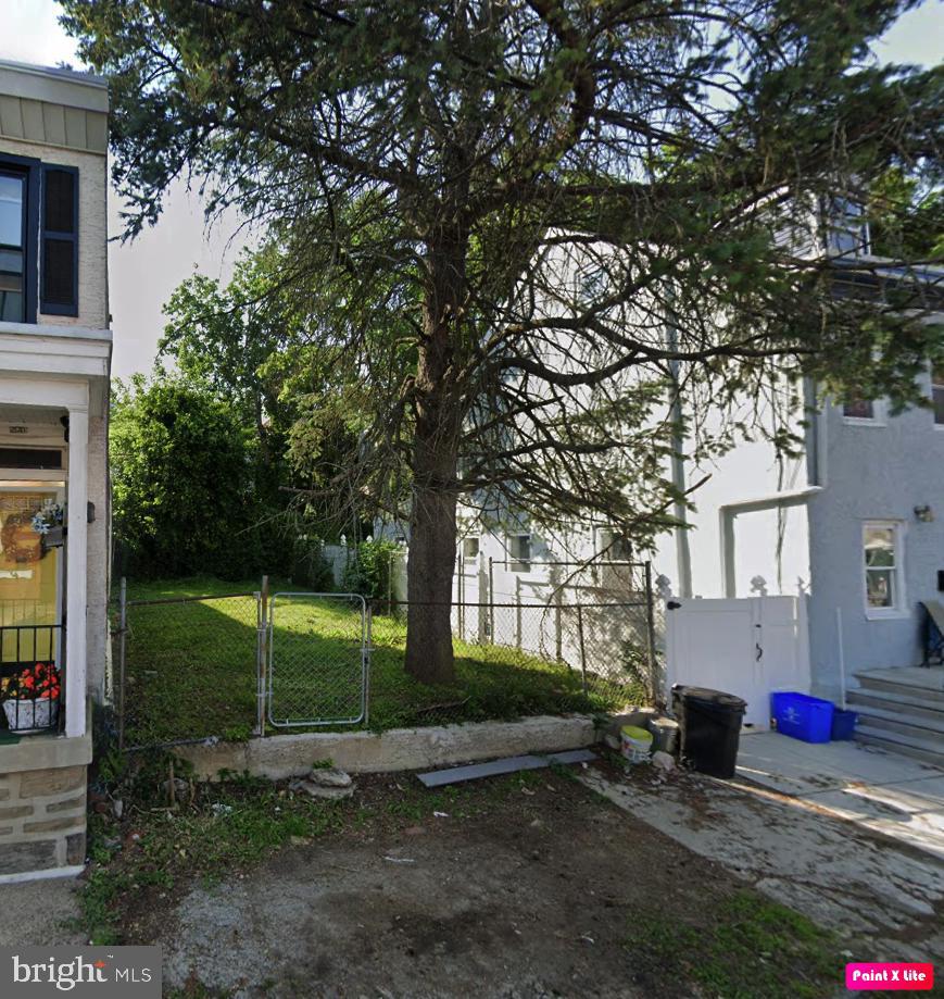 233 E Sharpnack St Property Photo 1
