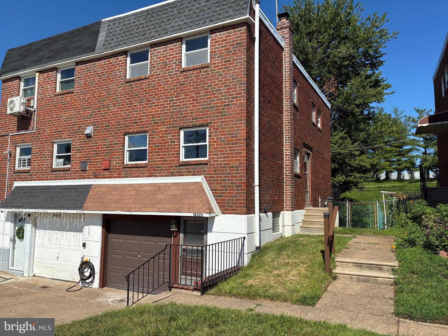10222 Jeanes St Property Photo 2