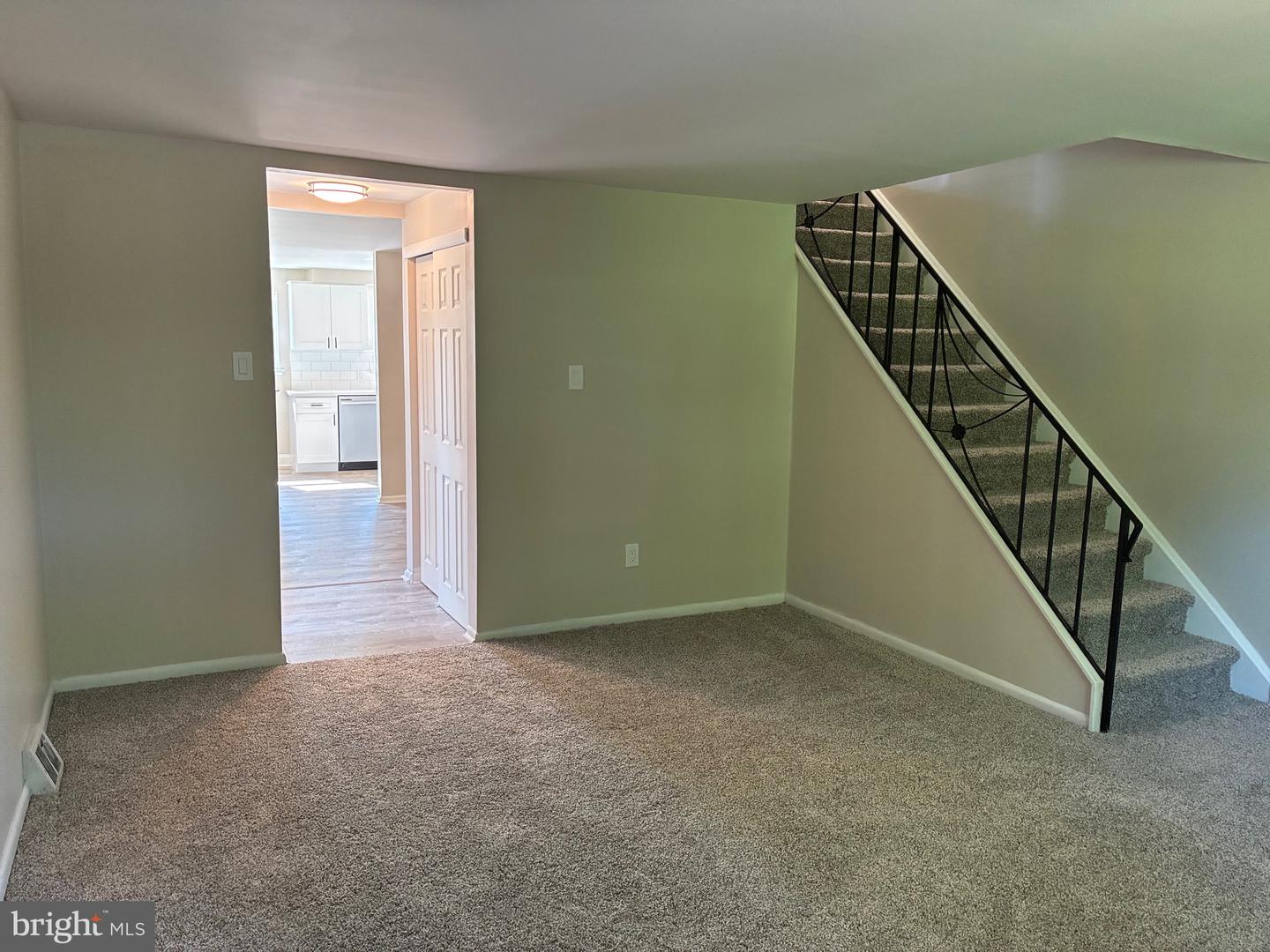 10222 Jeanes St Property Photo 5