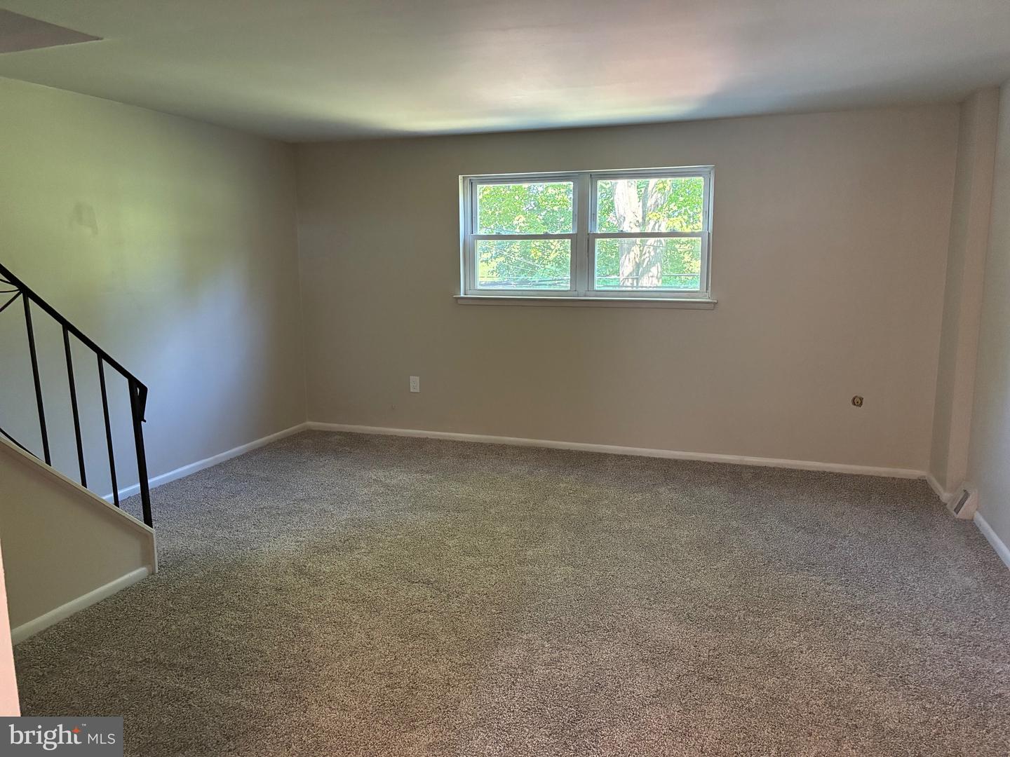10222 Jeanes St Property Photo 6