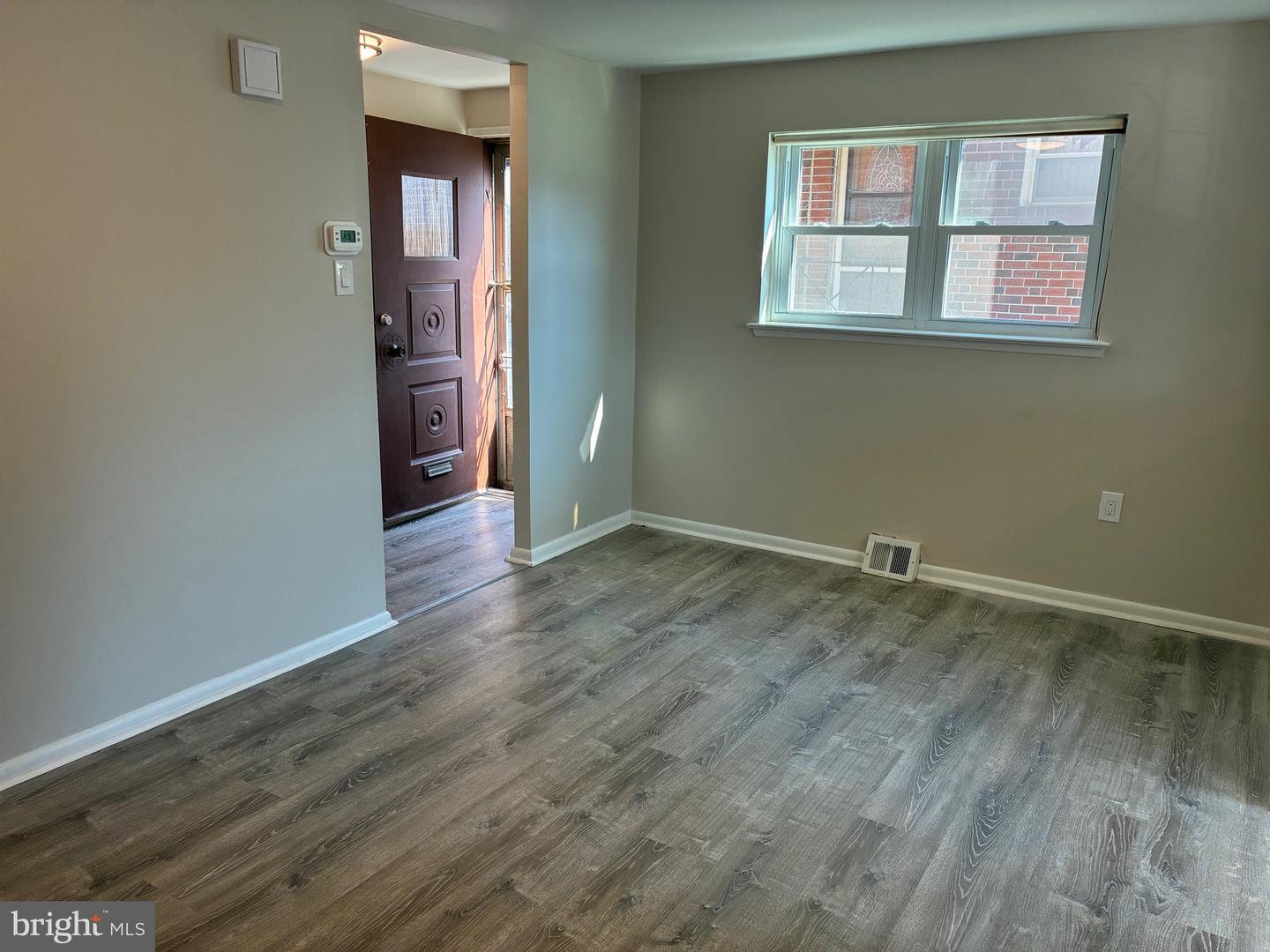 10222 Jeanes St Property Photo 7