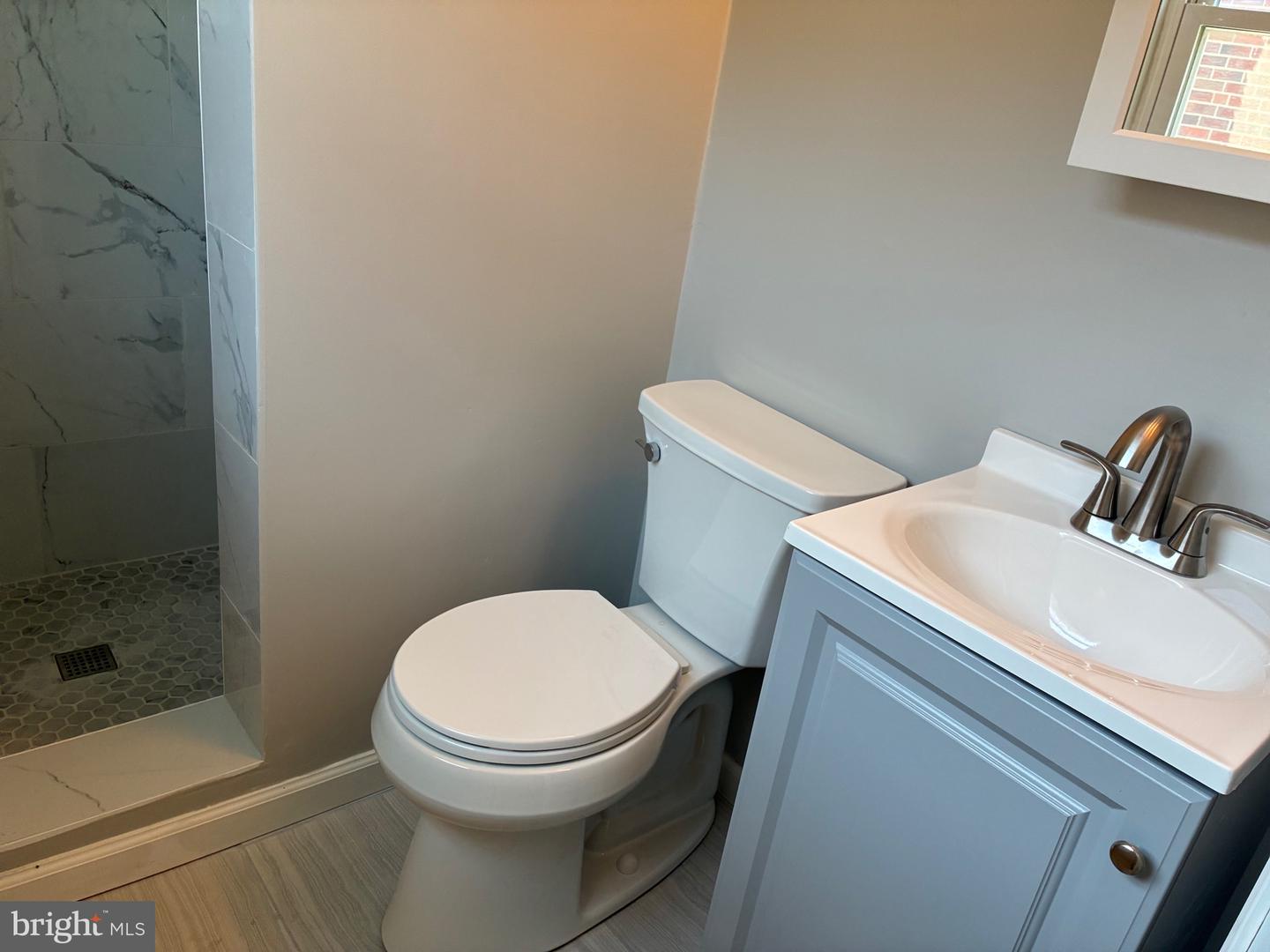 10222 Jeanes St Property Photo 13