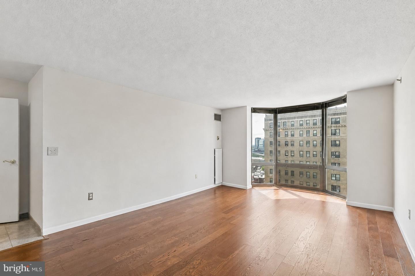 2018-32 Walnut St #16k Property Photo 2