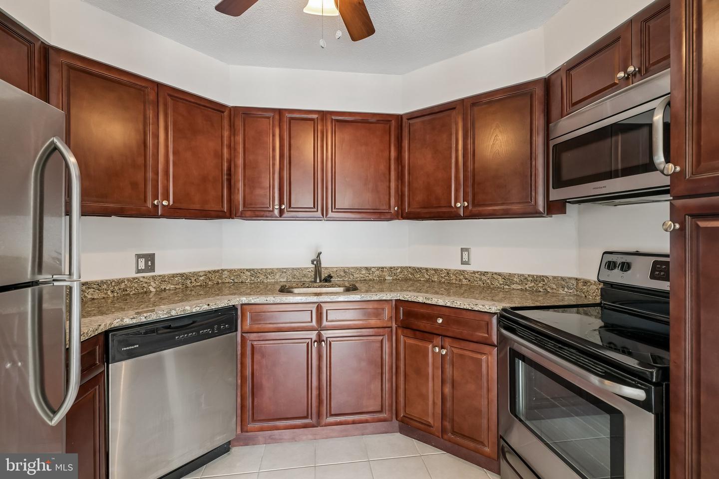 2018-32 Walnut St #16k Property Photo 4