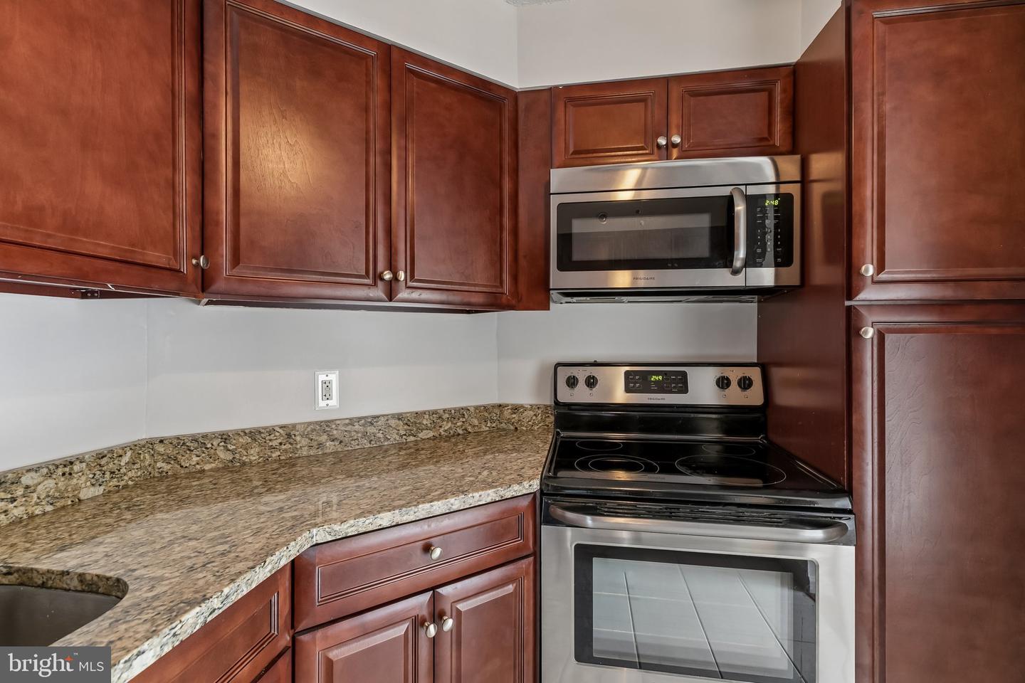 2018-32 Walnut St #16k Property Photo 5