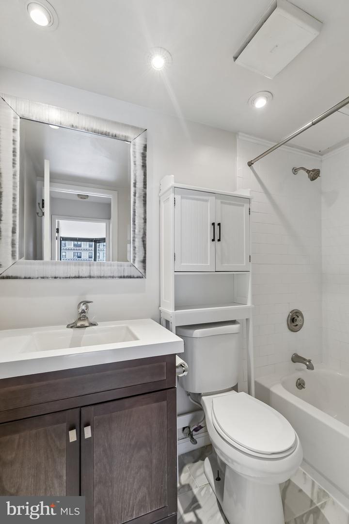 2018-32 Walnut St #16k Property Photo 8