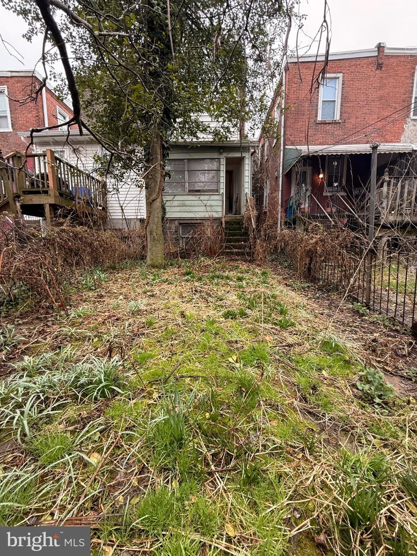 1239 N Allison St Property Photo 14